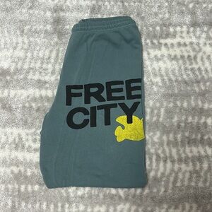 freecity Sweatpants - Green with Yellow Detail
